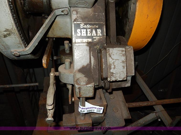 image for item AP9861 Bateman metal shear with stand