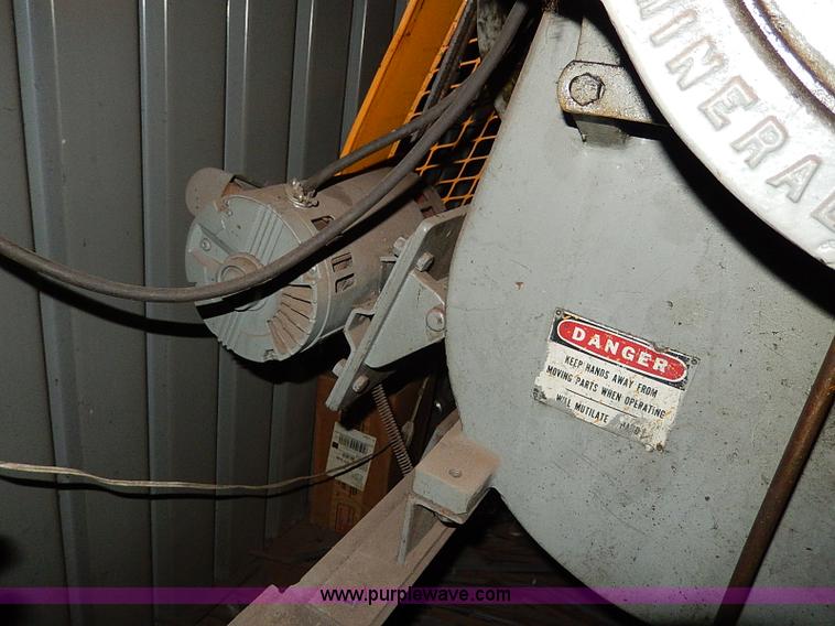 image for item AP9861 Bateman metal shear with stand