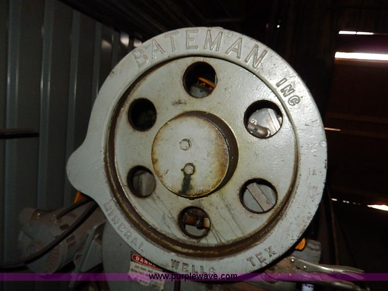 image for item AP9861 Bateman metal shear with stand