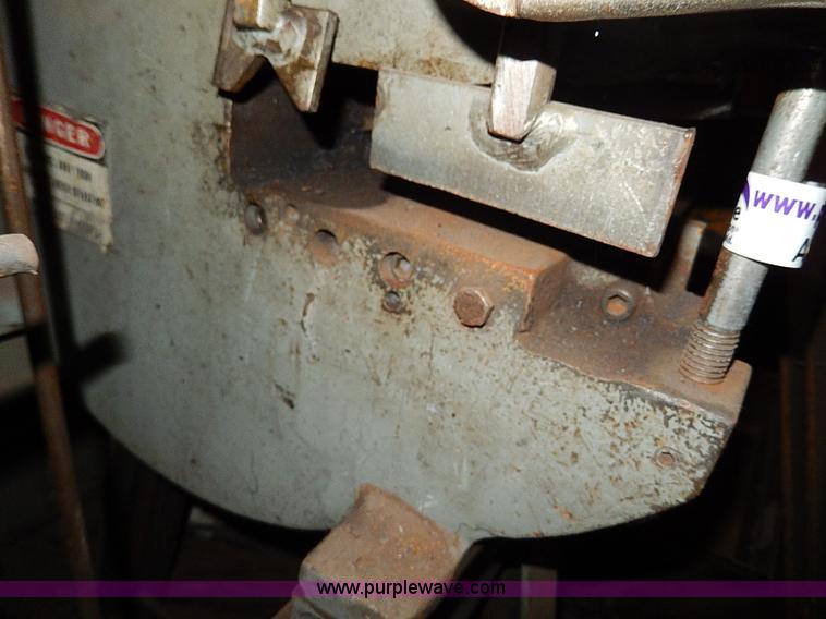 image for item AP9861 Bateman metal shear with stand