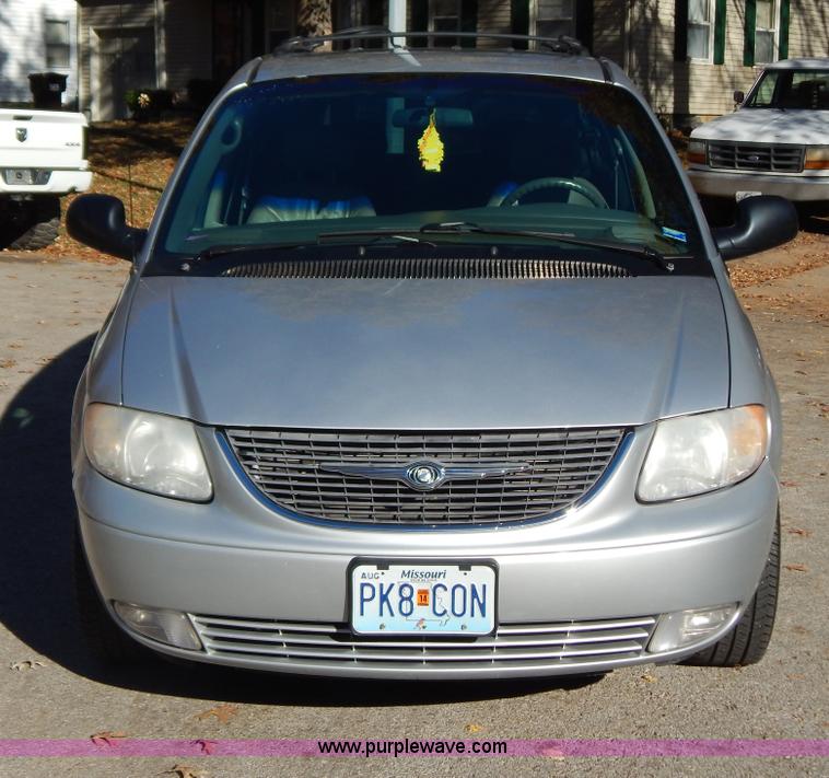 image for item B5936 2001 Chrysler Town & Country LXi van