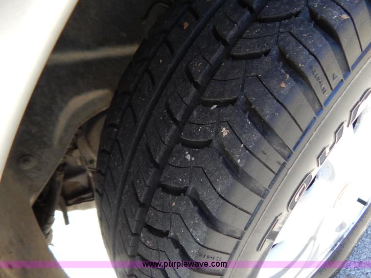 image for item B5936 2001 Chrysler Town & Country LXi van