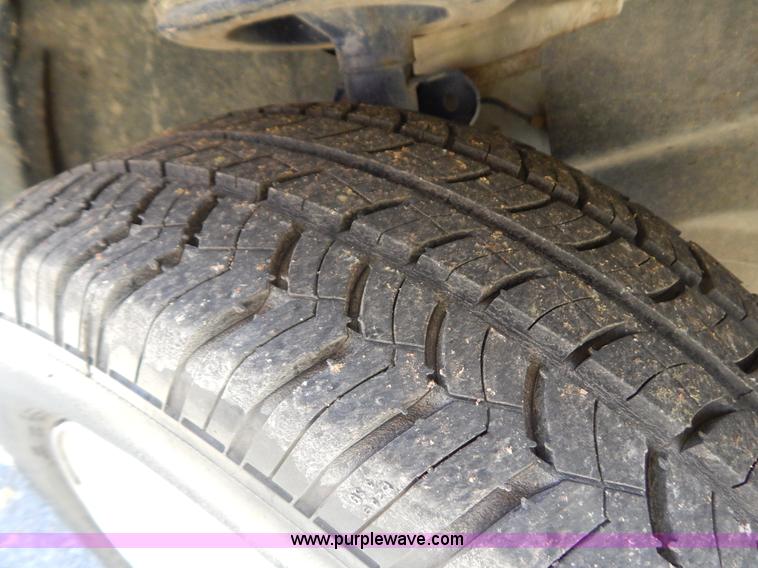 image for item B5936 2001 Chrysler Town & Country LXi van