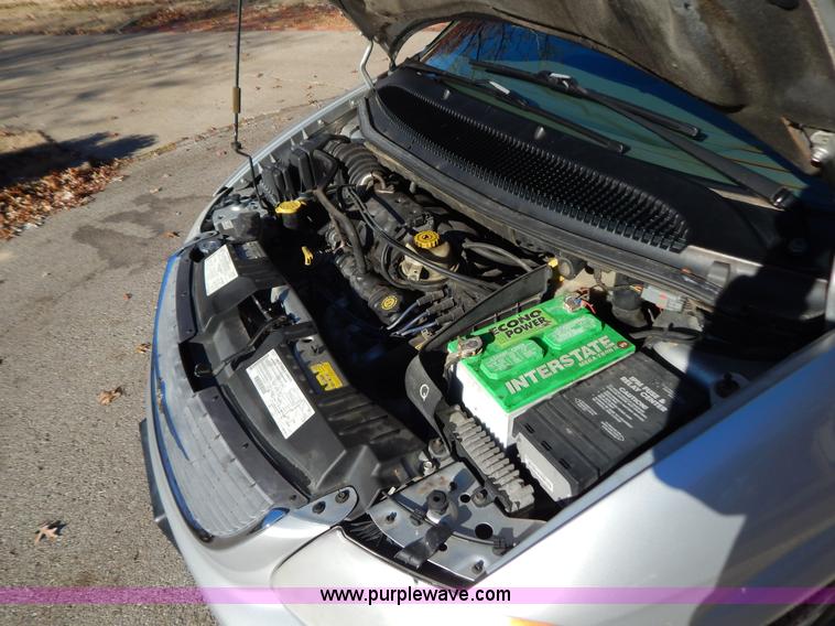 image for item B5936 2001 Chrysler Town & Country LXi van