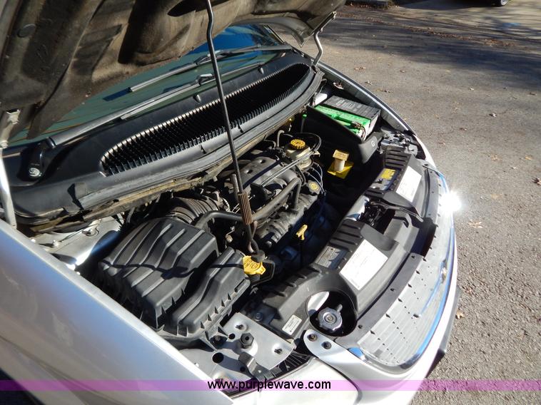 image for item B5936 2001 Chrysler Town & Country LXi van