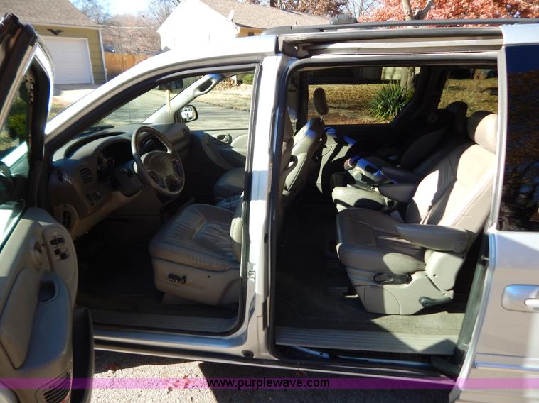 image for item B5936 2001 Chrysler Town & Country LXi van