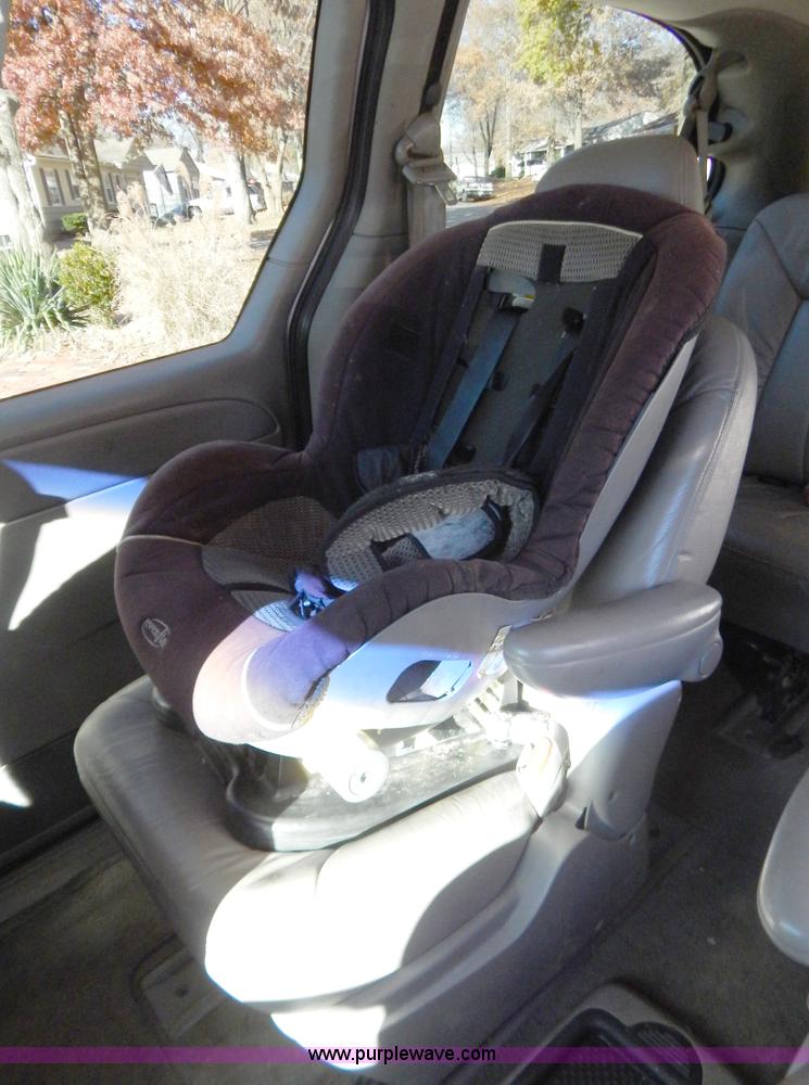 image for item B5936 2001 Chrysler Town & Country LXi van