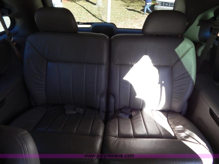 image for item B5936 2001 Chrysler Town & Country LXi van