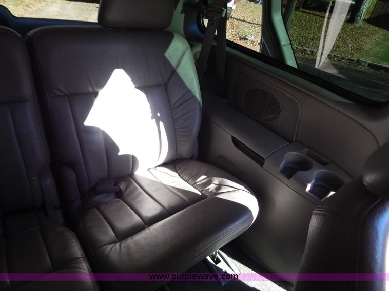 image for item B5936 2001 Chrysler Town & Country LXi van