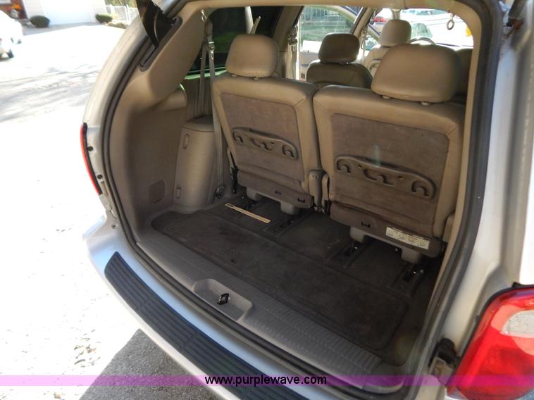 image for item B5936 2001 Chrysler Town & Country LXi van