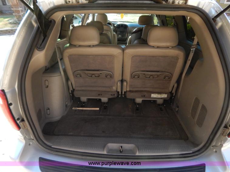 image for item B5936 2001 Chrysler Town & Country LXi van