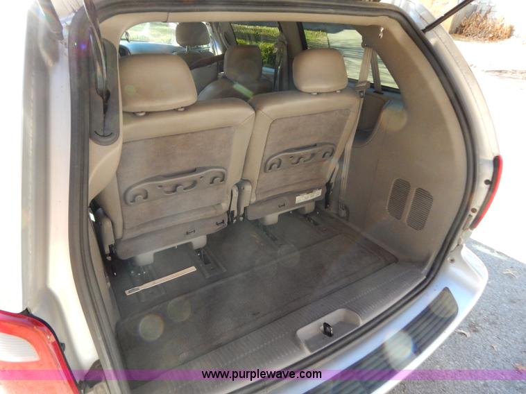 image for item B5936 2001 Chrysler Town & Country LXi van