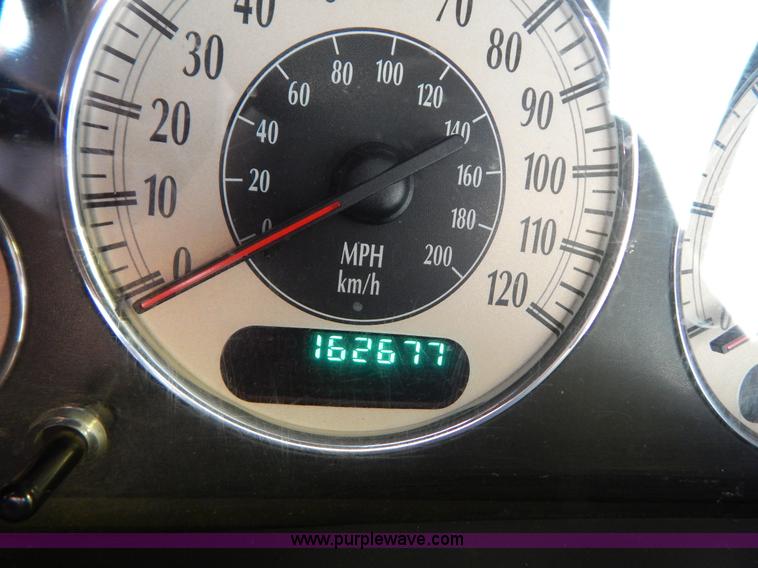 image for item B5936 2001 Chrysler Town & Country LXi van