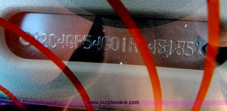 image for item B5936 2001 Chrysler Town & Country LXi van