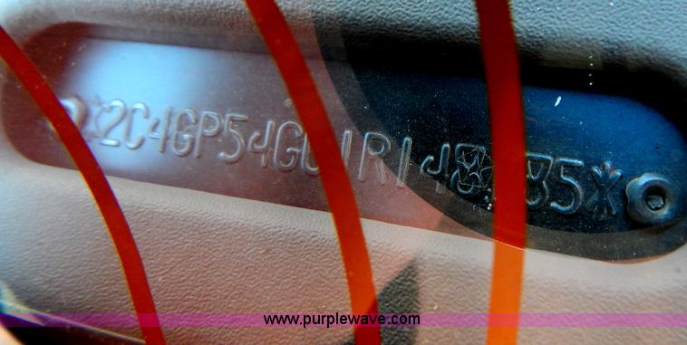 image for item B5936 2001 Chrysler Town & Country LXi van