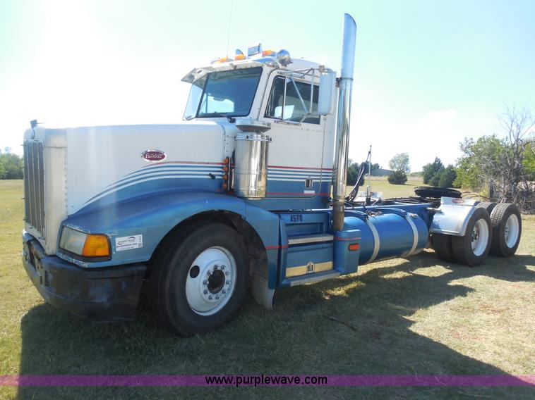 image for item F3241 1988 Peterbilt 377 semi truck