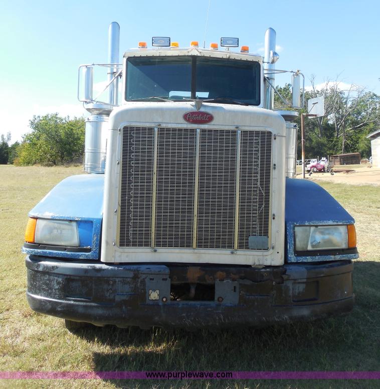 image for item F3241 1988 Peterbilt 377 semi truck