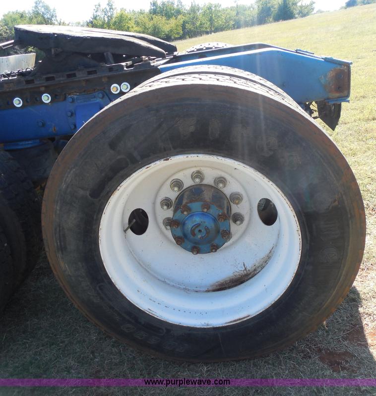 image for item F3241 1988 Peterbilt 377 semi truck