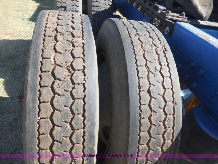 image for item F3241 1988 Peterbilt 377 semi truck