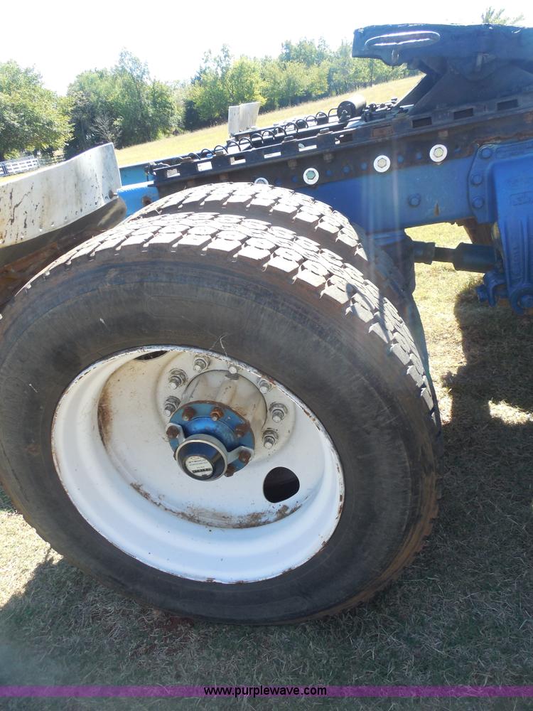 image for item F3241 1988 Peterbilt 377 semi truck