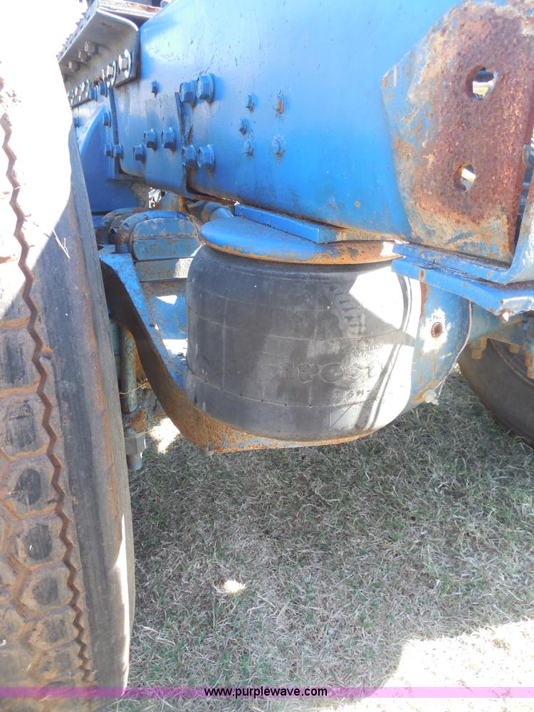 image for item F3241 1988 Peterbilt 377 semi truck