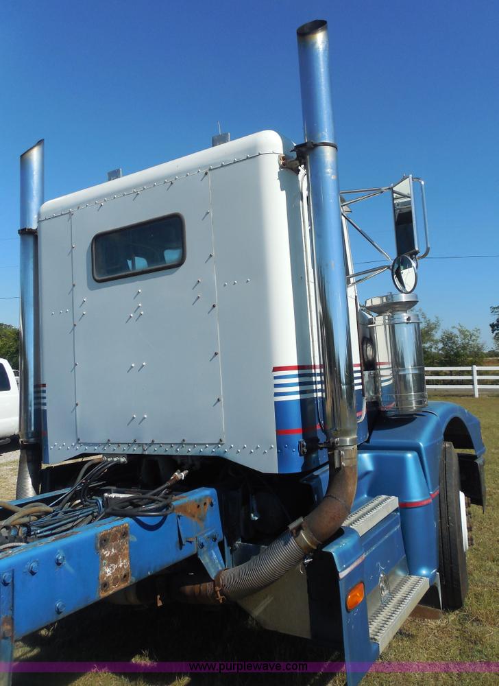 image for item F3241 1988 Peterbilt 377 semi truck