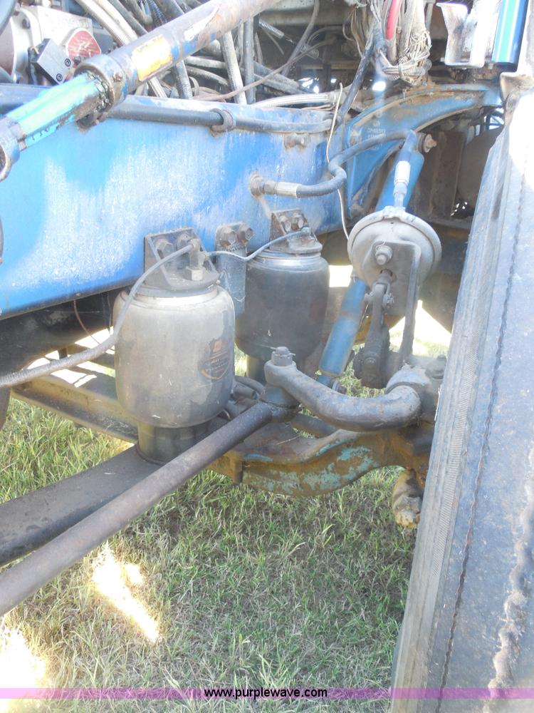 image for item F3241 1988 Peterbilt 377 semi truck