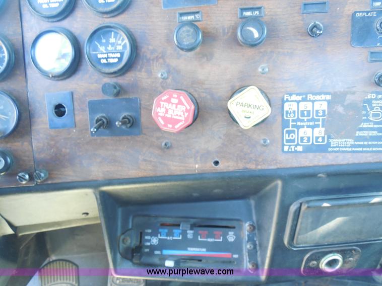 image for item F3241 1988 Peterbilt 377 semi truck