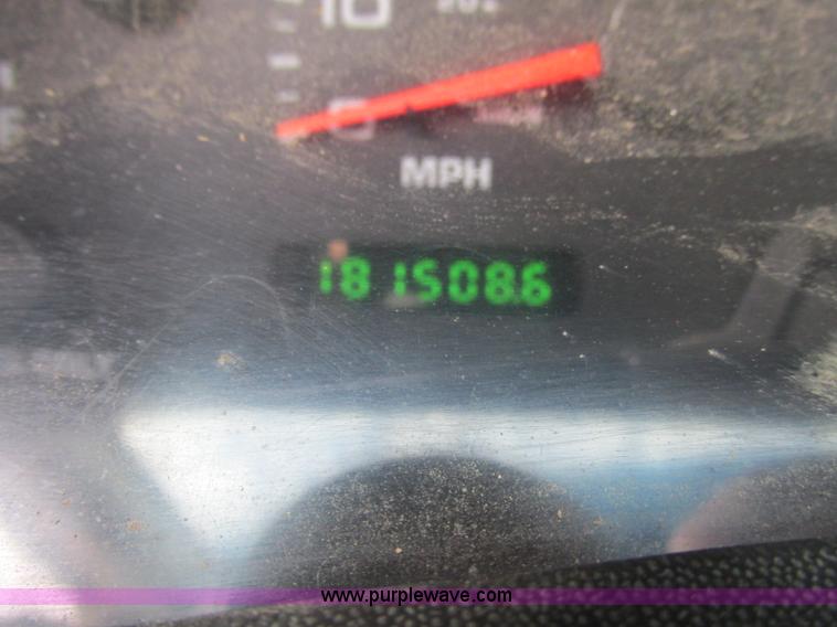 image for item F5425 2002 Ford F350 Super Duty XL utility truck