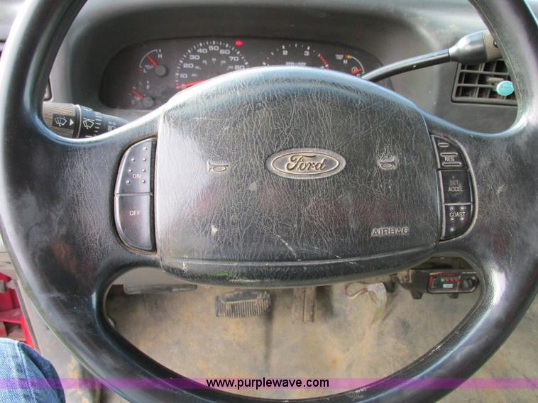 image for item F5425 2002 Ford F350 Super Duty XL utility truck