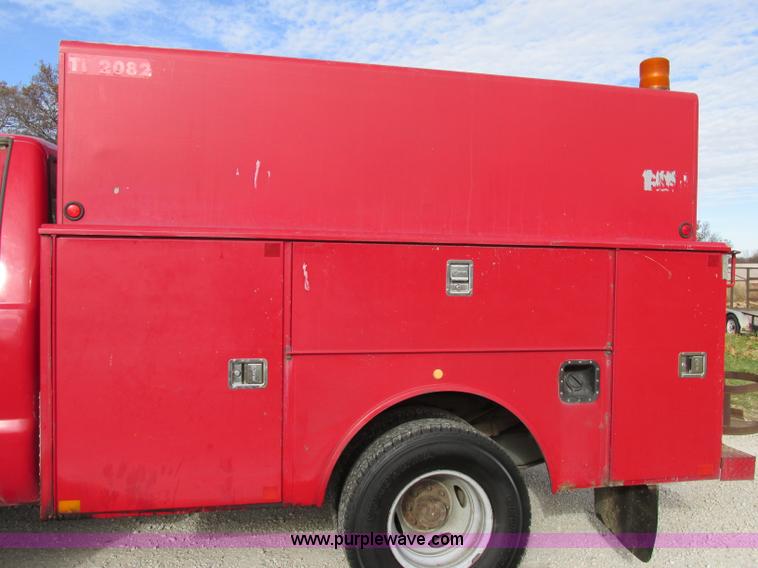 image for item F5425 2002 Ford F350 Super Duty XL utility truck