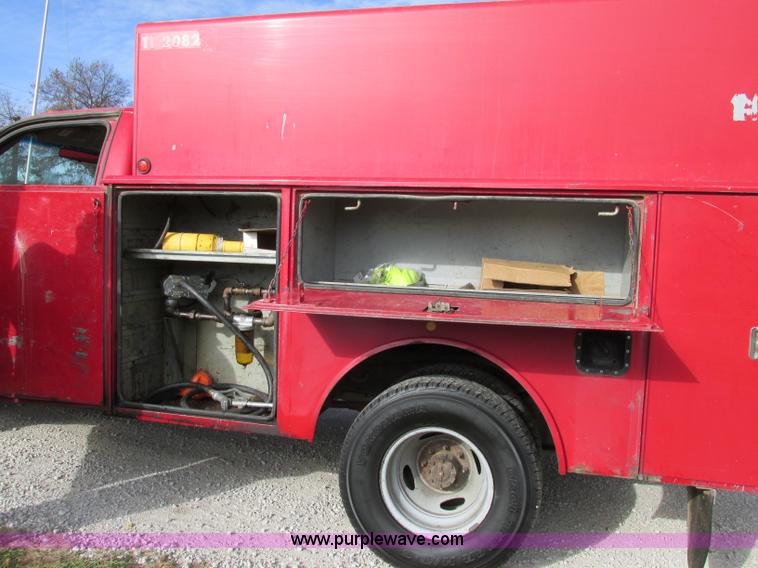 image for item F5425 2002 Ford F350 Super Duty XL utility truck