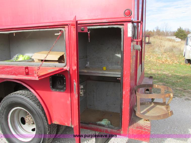 image for item F5425 2002 Ford F350 Super Duty XL utility truck