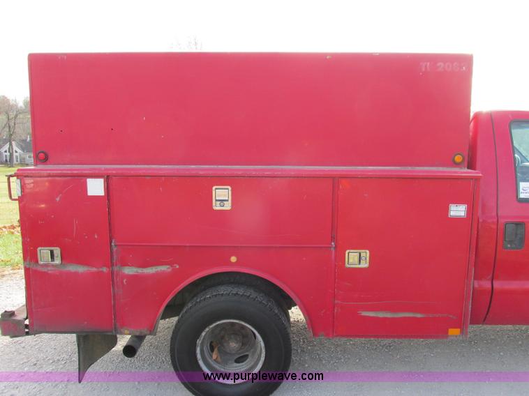 image for item F5425 2002 Ford F350 Super Duty XL utility truck