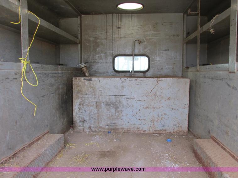 image for item F5425 2002 Ford F350 Super Duty XL utility truck