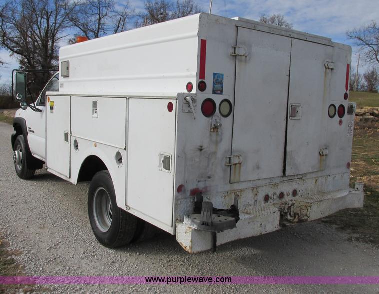 image for item F5426 2004 GMC Sierra 3500 utility truck