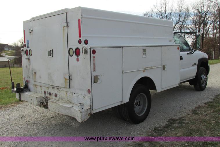image for item F5426 2004 GMC Sierra 3500 utility truck