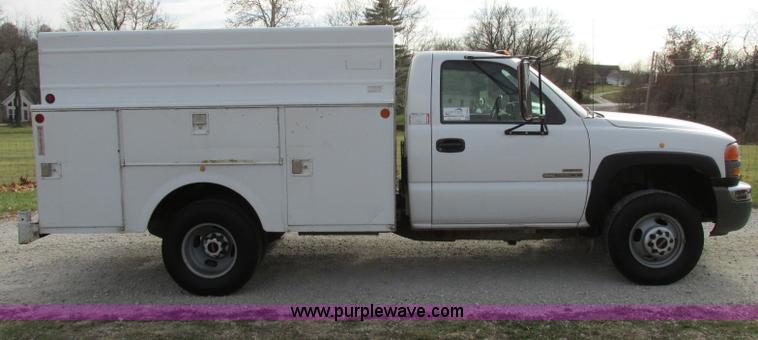 image for item F5426 2004 GMC Sierra 3500 utility truck