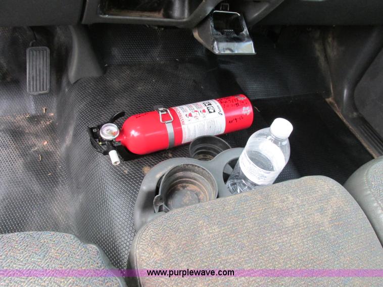 image for item F5426 2004 GMC Sierra 3500 utility truck