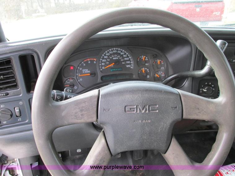 image for item F5426 2004 GMC Sierra 3500 utility truck