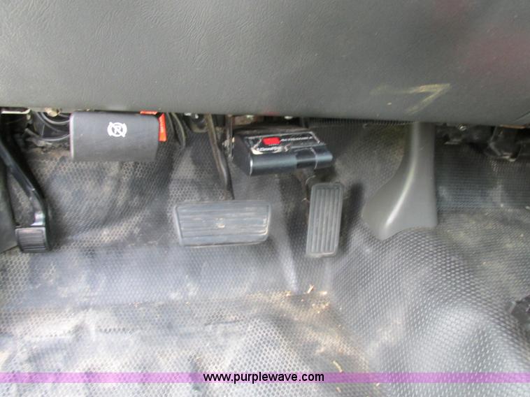 image for item F5426 2004 GMC Sierra 3500 utility truck