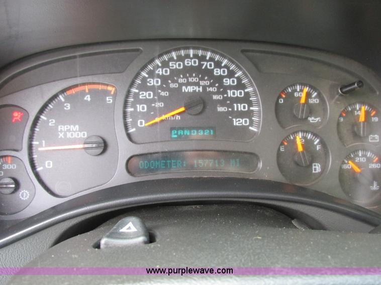 image for item F5426 2004 GMC Sierra 3500 utility truck