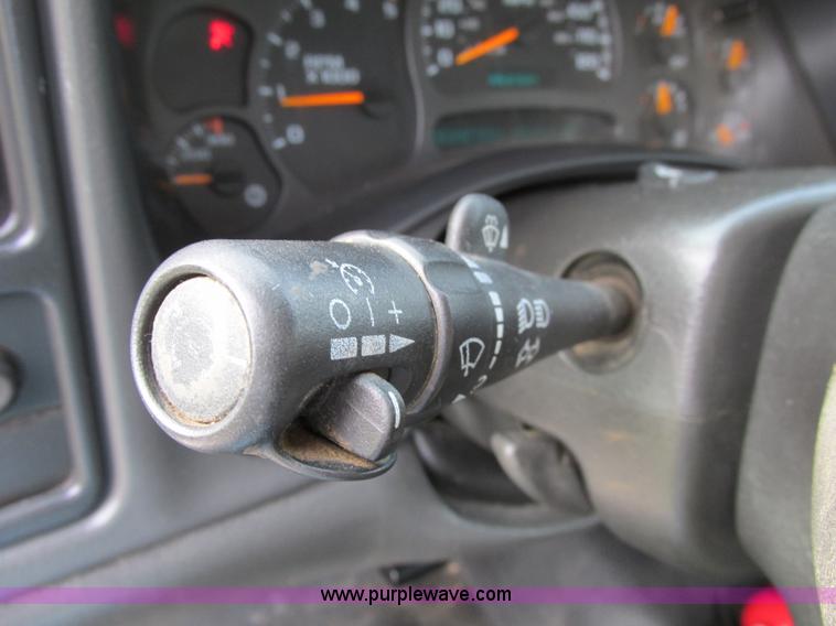 image for item F5426 2004 GMC Sierra 3500 utility truck