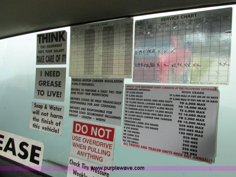 image for item F5426 2004 GMC Sierra 3500 utility truck