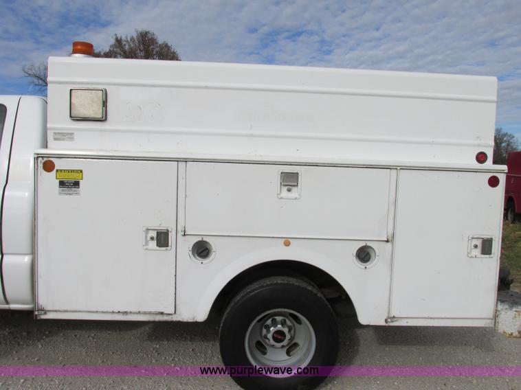 image for item F5426 2004 GMC Sierra 3500 utility truck