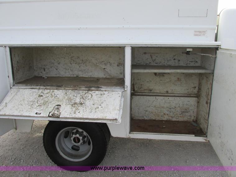 image for item F5426 2004 GMC Sierra 3500 utility truck