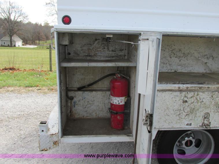 image for item F5426 2004 GMC Sierra 3500 utility truck