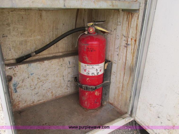 image for item F5426 2004 GMC Sierra 3500 utility truck