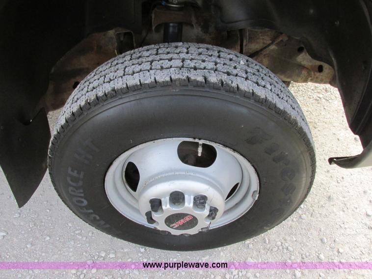 image for item F5426 2004 GMC Sierra 3500 utility truck
