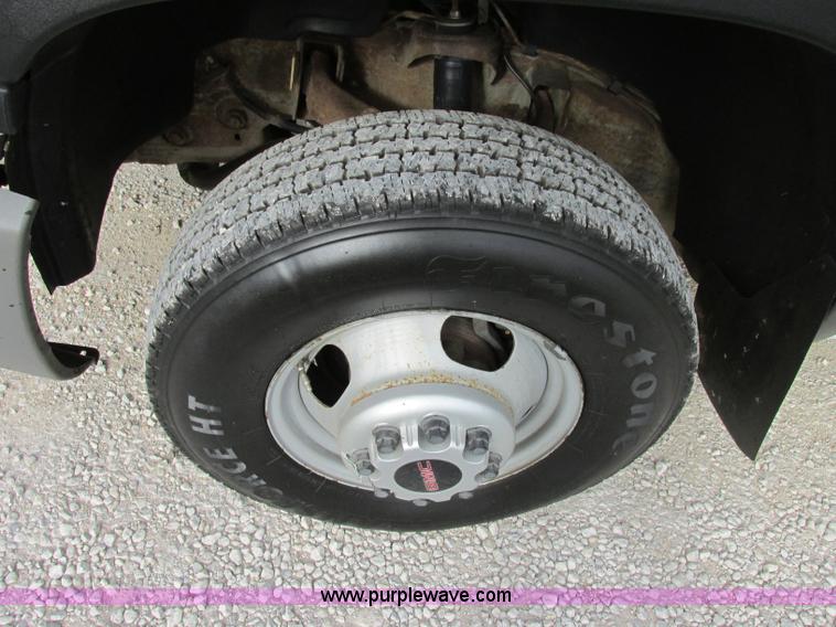 image for item F5426 2004 GMC Sierra 3500 utility truck